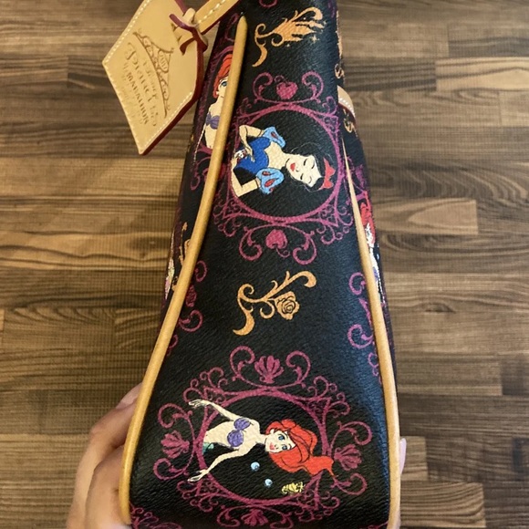 Disney Dooney and Bourke 1/2 Princess Marathon 2017 Purse NWT - Picture 5 of 7